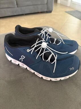 On Cloudflow Men’s Athletic Shoes - Navy/White